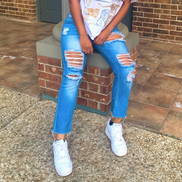 Women’s Distressed Jeans - Picture 2 of 4